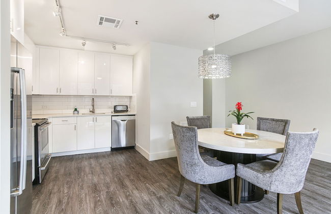 Modern Condos in California Building by Hosteeva - Foto 68