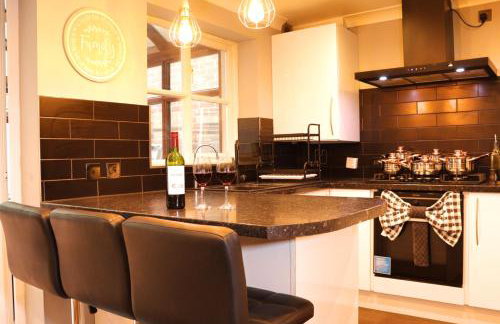 Heathrow Modern House with Parking & Fast WiFi - Foto 55