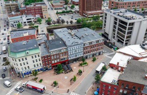 Canal View, DTWN Bangor, Steps to great Restaurants, Room # 210 - Foto 9