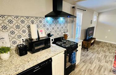 Golden Hour Getaway - Photo 11