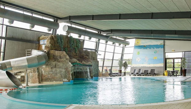 8 Person Holiday Home on a Holiday Park in Blavand - Foto 4, Piscina