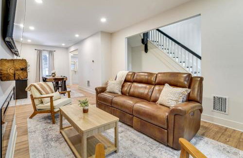 Game Room and Backyard Modern Altoona Home! - Foto 1