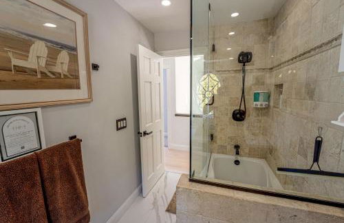 The J Luxury Villa - Southampton Poolside Retreat with Sauna - Foto 49