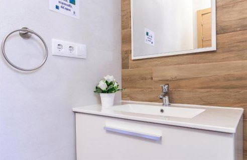 Gorgeous Home In Mezquitilla With Wifi - Photo 25