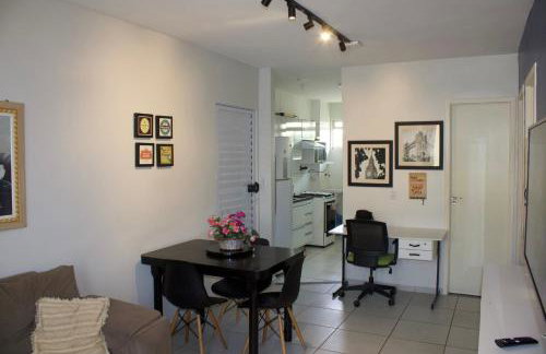 APT Completo - Suíte - 2 Ar-condicionados, Wi-FI, Piscina, garagem, portaria - aconchegante - Foto 2