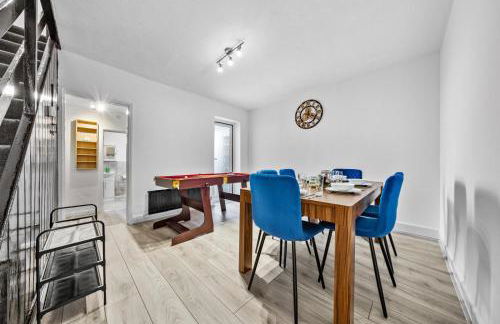 3 Beds Home walking distance from Shirley High Street - sleep 7 - Free Parking - Pool Table - 50" TV - Foto 10