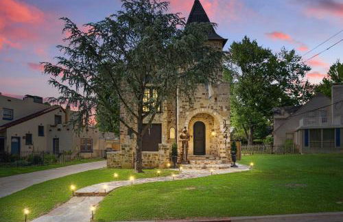 Castle Stay by Gathering Place Hot Tub & Fire Pit - Foto 1