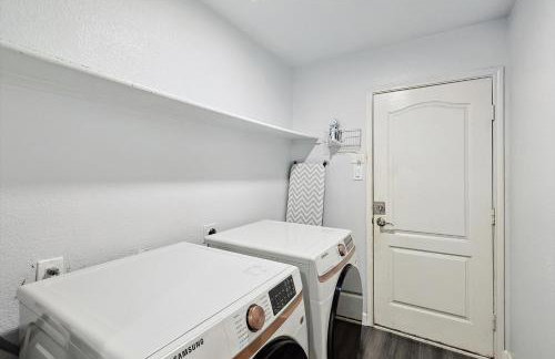 5BR Holiday Getaway in DeSoto with Pool, Hot Tub & Cinema - Foto 41