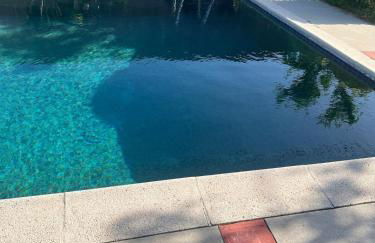 Pool Front Romantic Getaway withPrivate Entry - Foto 28