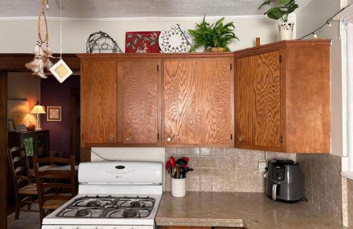 Tree House 6 bedrooms, 2 blocks from everything - Foto 4