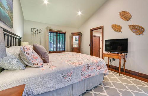 1 Mi to Dtwn! Lakefront Earl Young Charlevoix Home - Foto 13