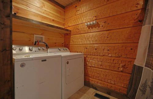 Rustic Modern Cabin with Hot Tub near rafting and Great Smokey Mountains - Foto 51