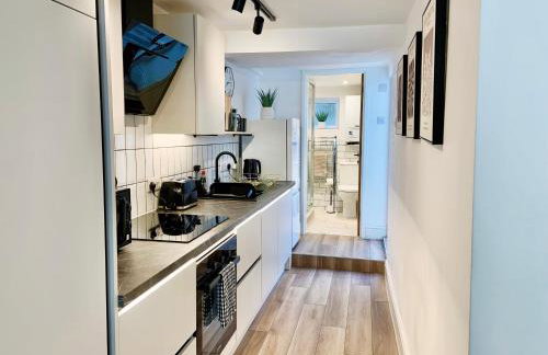 2-Bed Apartment - For Contractors & Business Travellers - Long Stays Welcome - Photo 9