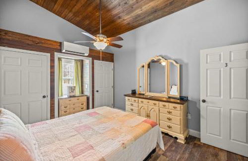 Tranquil Suite with Porch Less Than 2 Mi to Cedar Lakes! - Foto 15