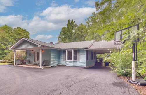Family Home w/ Game Room! 1 Mi to Dale Hollow Lake - Foto 1