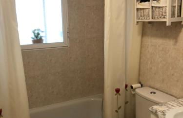 Bonito apartamento con jardín, piscina y aparcamiento gratuito - Photo 15