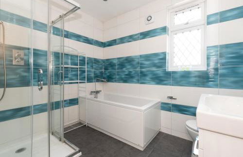 4 Bed house Parking 5 mins Sidcup Station - Pass the Keys - Foto 33