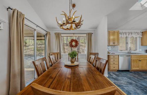 Ma-ple Haven --Wifi, Fireplace, Deck, Fire Pit, Family Friendly, Game Room, Pool Access - Foto 21