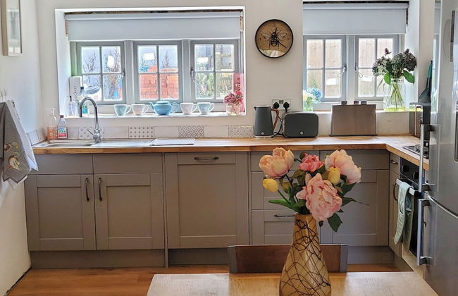 3 Bedroom Cottage - Hot Tub, Garden, Parking - Foto 1