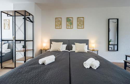 ImmoStay G#1 Ferienhaus - Parken & WiFi, 2 Balkone und 2 Bäder,4K - Foto 39