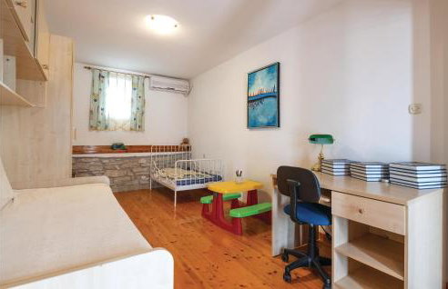 Beautiful Apartment In Hrboki With Wifi - Photo 35