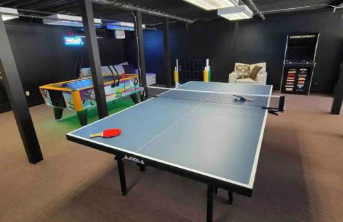 2026 Summer Cottage Sleeps 6, 2 Bedrooms Sun Room Jaccuzi 1 Mile to Beach! - Foto 7