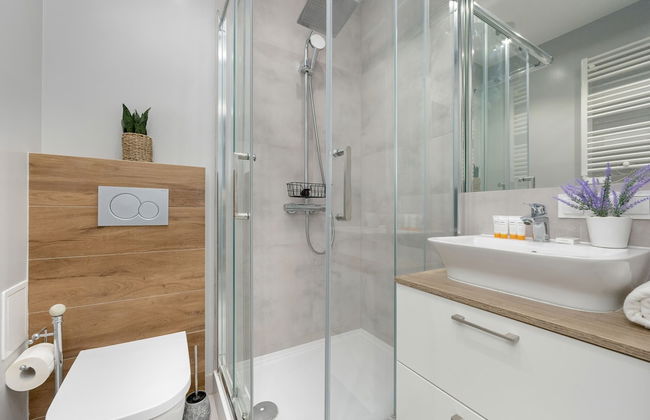 Unique Bright Apartment by Renters - Photo 39