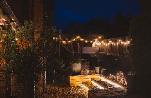 Luxury House Sleeps 14 With Secret Bar Near Bath - Photo 29