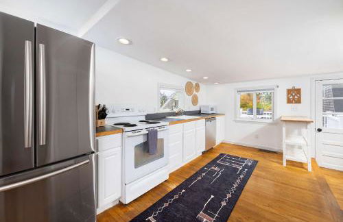 Salt and Cedar Steps to Beach - Foto 6