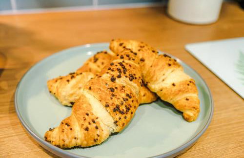 3BR Home Sleeps 6 Perfect for Short and Long Term Stays - Foto 77