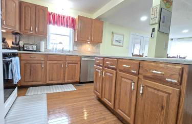 Lakefront Escape, Sunrise Views, Boat Slip & Community Dock Access - Foto 5