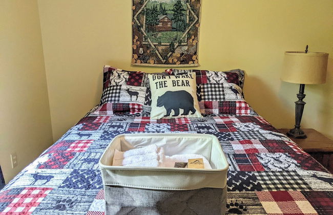 The Bear Foot Lodge by Avantstay Game Room, Deck, Beach/lake Access - Photo 17