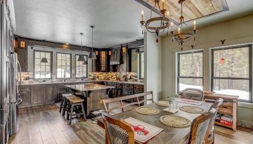 Camp 95 - Stunning Mountain Home - 4.5 Acres - Views - Hot Tub - Pet friendly - Private - Foto 2