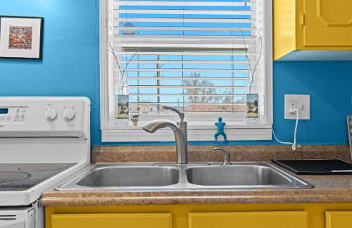 Cozy & Creative Top Unit in Lou's Arts District - Foto 37