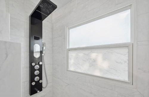 Charming Contemporary Family Home home - Foto 25