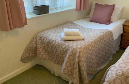 Cider Cottage - 3 Bedroom - Onsite Parking - Photo 19