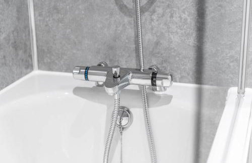 Stylish Apartment - 2 Bedrooms - Balcony - Parking - Netflix - Wifi - 7MC - Foto 33