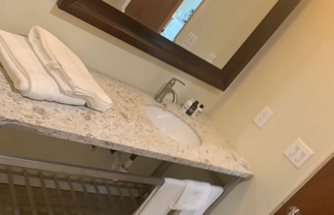 Lakeview Hotel - Photo 12