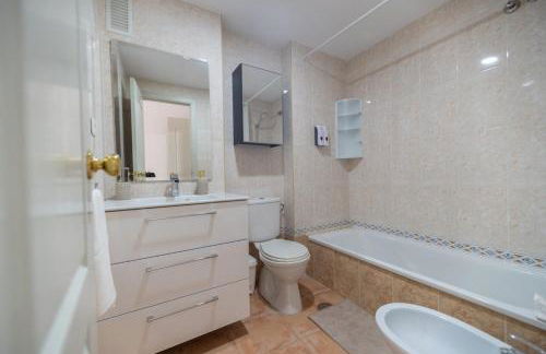 WintowinRentals Terrace, Pool, Parking in Cala del Moral - Photo 28