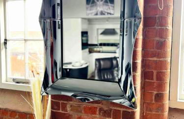 City Mill - Next to Town Centre Shopping and Restaurants - Free Parking - Foto 13