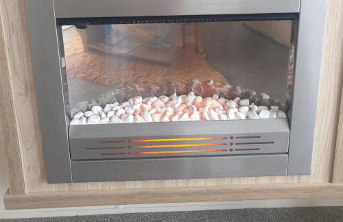 3-Bed Lodge with SeaView-Fireplace-Garden-FreeP - Photo 15