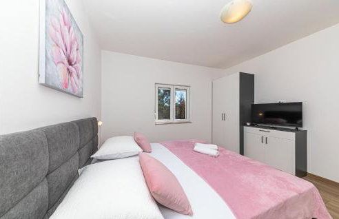 Amazing Home In Prgomet With Wifi - Foto 32