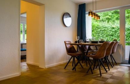 Groß, Modern, Zentrumsnah mit Parkplatz und Garten - Photo 23