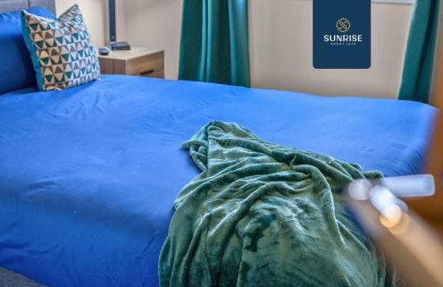 L2 - INVOICE and REDUCED PRICE only via SUNRISE SHORT LETS DUNDEE, Stunning 4 Bed House with 6 Beds and 3 bathrooms, TVs in each room, Free Parking, Fully Equipped, Local Amenities, Easy Ring Road Access, Special Rates and ONLY 9 Mins to STANNERGATE Ports - Foto 58