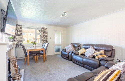14 Acomb Wood Drive Peaceful 2-Bed Home in York with Free Parking - Pass the Keys - Photo 10