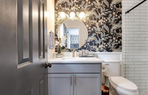 Lux Home-mins to Truist Park wKing pet friendly - Foto 35