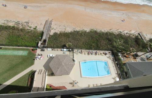 Luxury direct oceanfront corner penthouse with heated pool and garage parking - Foto 19
