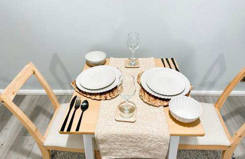 Spacious Luton Airport Accommodation - Perfect for Contractors, Families, Tourists & Long Stays - Foto 56