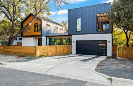 Modern Oasis w Pool Hot Tub Rooftop Deck Home Theater Mariposa Retreat by AvantStay - Foto 61