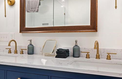 Hot Tub & Pool Table Mins to Beale Renovated - Foto 23